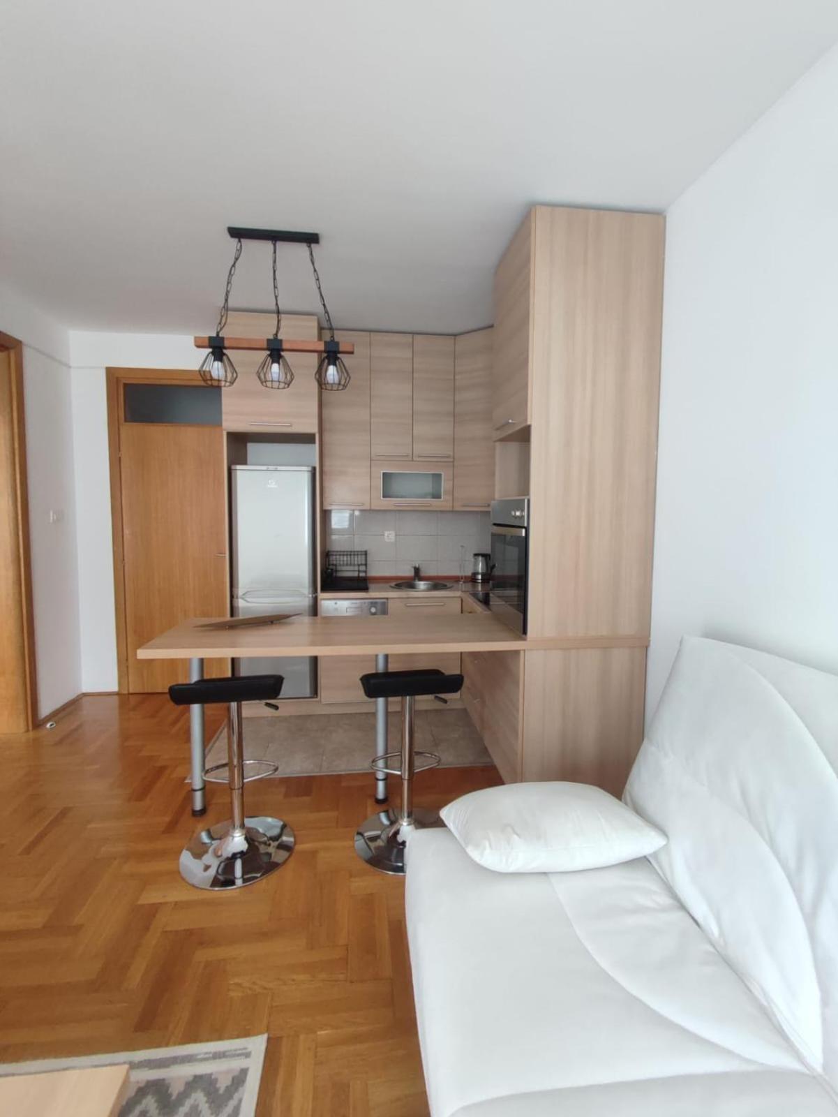 Merkur Lux